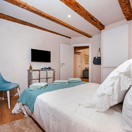 Apartments Casa De Amicis Rovinj Oda fotoğraf
